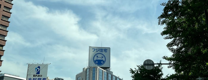 梅新南交差点 is one of 御堂筋の交差点.
