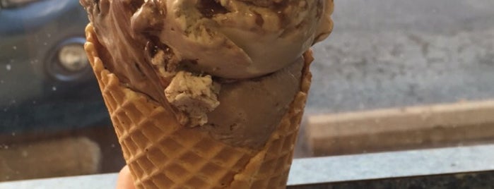 Scoops Ice Cream is one of Lieux sauvegardés par Christopher.