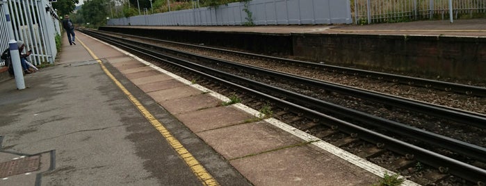 High Brooms Railway Station (HIB) is one of Kent Train Stations.