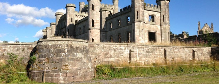 Lowther Castle & Gardens is one of Vさんのお気に入りスポット.