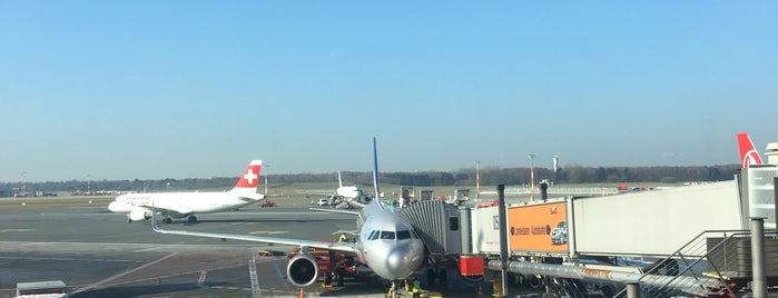 Hamburg Airport Helmut Schmidt (HAM) is one of Airports.