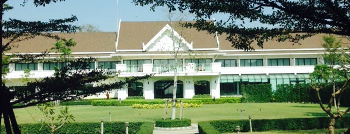 Bangsaen Herritage Hotel is one of Locais curtidos por sobthana.
