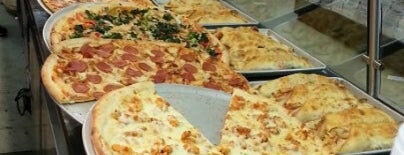 Rose's Pizza & Pasta is one of สถานที่ที่บันทึกไว้ของ michael.