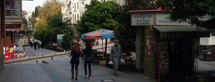 Hırka-i Şerif Caddesi is one of Gizemli'nin Beğendiği Mekanlar.
