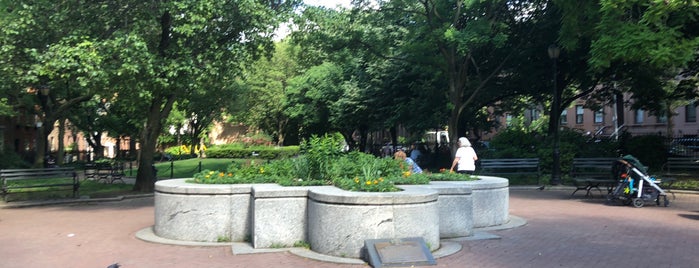 Cobble Hill Park is one of Tempat yang Disukai Whitney.