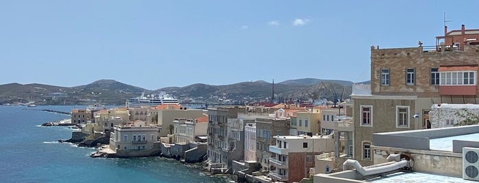Vaporia is one of Syros Island.