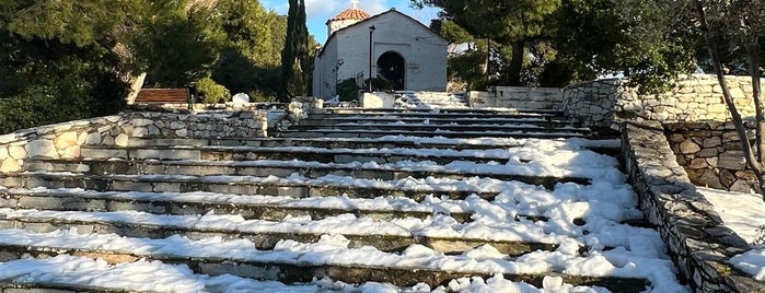 Ναός Αγίας Τριάδας is one of Athens east.