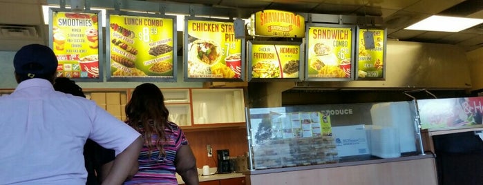 Shawarma Express is one of Orte, die Steven gefallen.