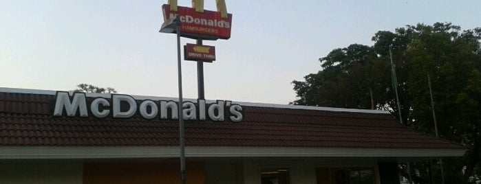 McDonald's is one of Tempat yang Disukai Giovana.