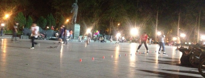 Công Viên Lê Nin (Lenin Park) is one of Địa điểm phải tới khi ở Hà Nội.