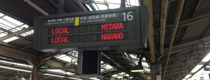 JR Platforms 15-16 is one of 交通機関.