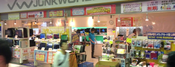 ジャンクワールド 中野ブロードウェイ店 is one of Tokyo Nakano, Jp.
