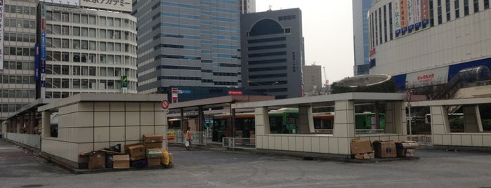 Shinjuku Sta. West Exit Bus Terminal is one of Posti che sono piaciuti a Masahiro.
