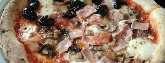 Pizzeria Via Mercanti is one of Foodie TO.