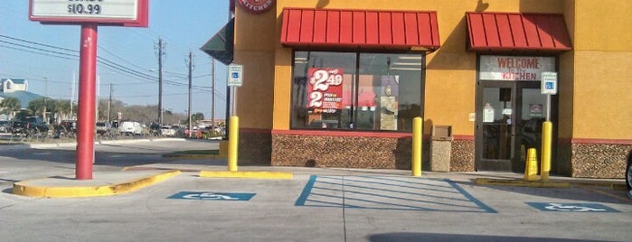 Popeyes Louisiana Kitchen is one of Andres’s Liked Places.