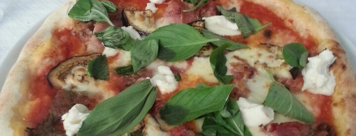 La Bottega della Pizza is one of Katarinaさんの保存済みスポット.