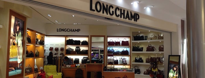 Longchamp is one of Jay C' 🏉 님이 좋아한 장소.