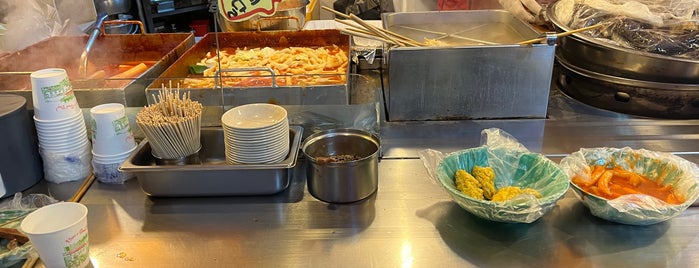 빨간오뎅 부산어묵 is one of Seoul: Restaurants- Noodle & Korean Snacks.