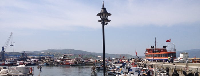 Cumhuriyet Meydanı is one of Orte, die Ömer Batuhan gefallen.