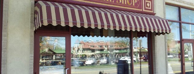 Carlo's Bake Shop is one of Patrickさんのお気に入りスポット.
