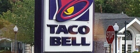 Taco Bell is one of Tempat yang Disukai Alessandra.