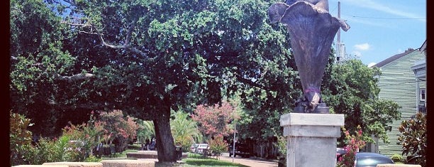 Coliseum Square is one of Tempat yang Disukai Katina.