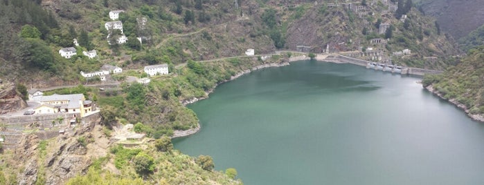 Embalse de Grandas de Salime is one of Giovannaさんのお気に入りスポット.