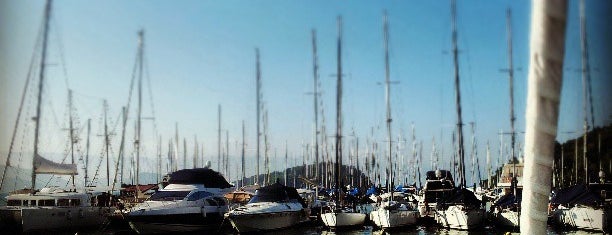 Marina Farol de Paraty is one of Locais curtidos por Zé Renato.