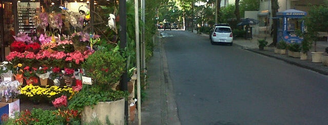 Rua Aníbal de Mendonça is one of Locais recorrentes.
