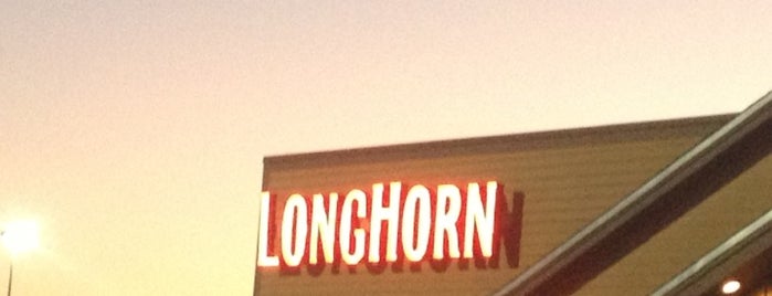 LongHorn Steakhouse is one of Tempat yang Disukai Jorge.