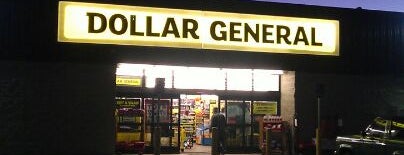 Dollar General is one of Tempat yang Disukai christopher.