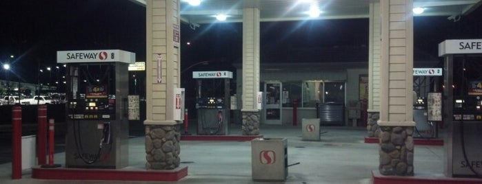 Safeway Fuel Station is one of Lieux qui ont plu à Jeff.