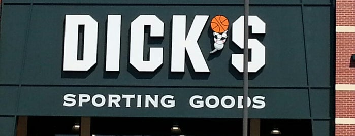 DICK'S Sporting Goods is one of สถานที่ที่ Dan ถูกใจ.
