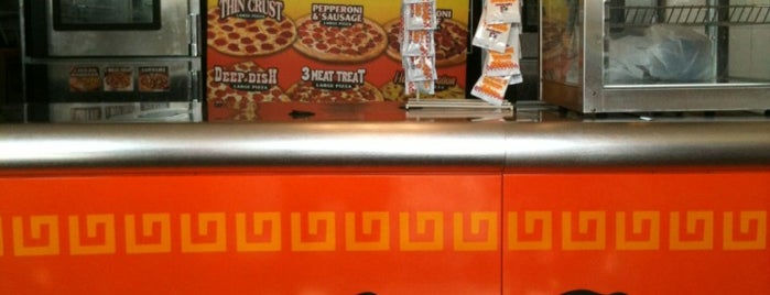 Little Caesars Pizza is one of Locais curtidos por Corey.