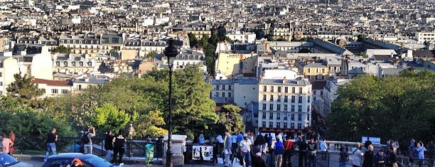 Montmartre is one of France.