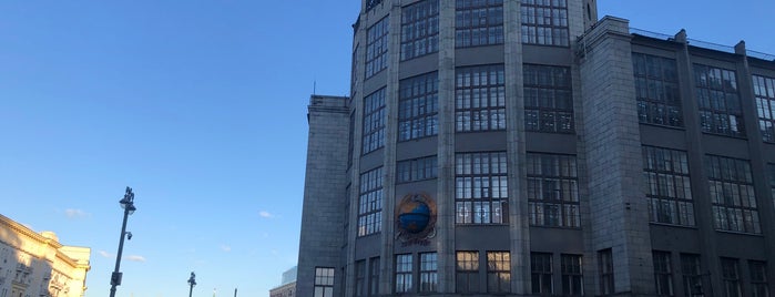 Центральный телеграф is one of 100 примечательных зданий Москвы.