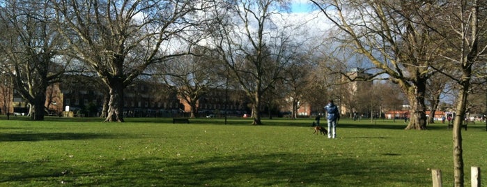 ลอนดอนฟีลส์ is one of London's Parks and Gardens.