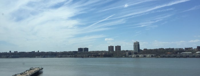 Henry Hudson Parkway South is one of Locais curtidos por Min.