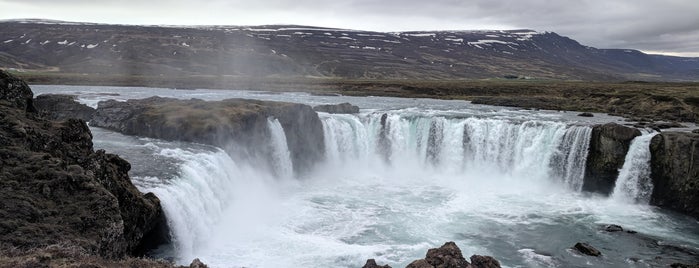 Goðafoss is one of Tempat yang Disukai Mo.