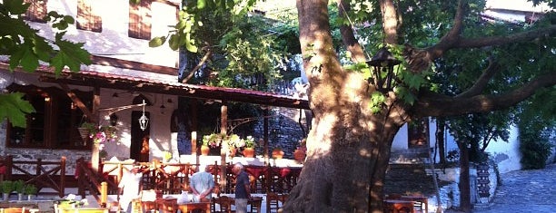 Kazaviti Tavern is one of Tempat yang Disukai Emrah.