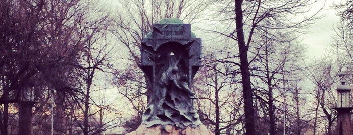 Памятник миноносцу «Стерегущий» is one of Памятники СПб.