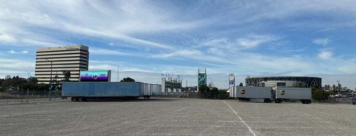 O.co Coliseum Tailgating Area is one of To go.