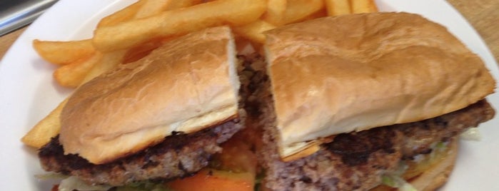 Basket Burger is one of Locais curtidos por Oscar.