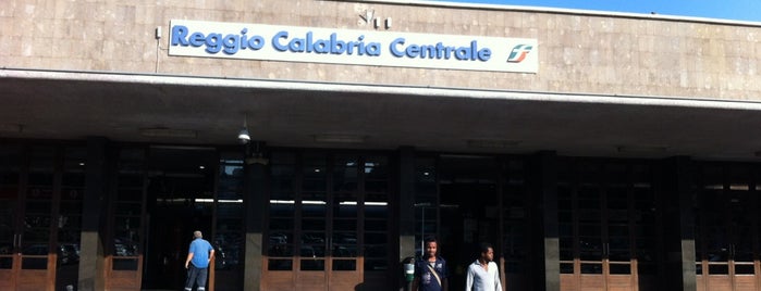 Stazione Reggio Calabria Centrale is one of Locais curtidos por Manuela.