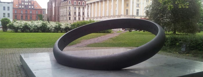 Pomnik Rotmistrza Pileckiego is one of Posti che sono piaciuti a LindaDT.