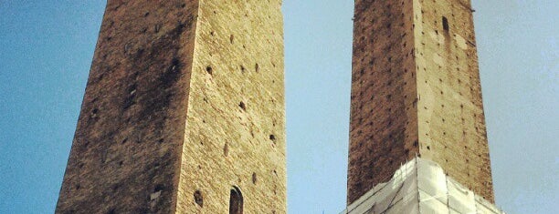 Torre Garisenda is one of La Nostra Bella Italia,i luoghi del cuore.