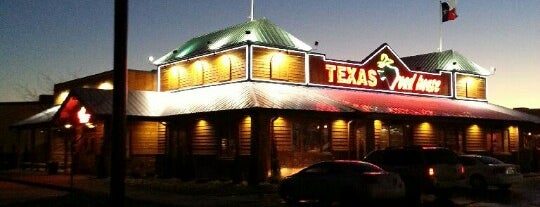 Texas Roadhouse is one of Locais curtidos por Randallynn.