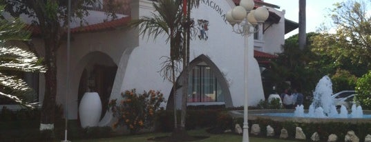 Gran Hotel Nacional is one of สถานที่ที่ Kev ถูกใจ.