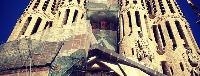 Basílica de la Sagrada Família is one of Places 2 See Before I Die.