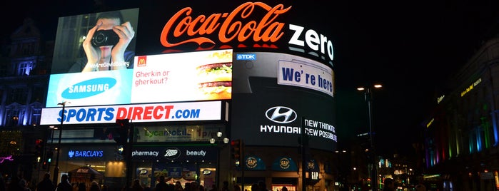 Piccadilly Circus is one of Navidad y Año Nuevo en Londres.